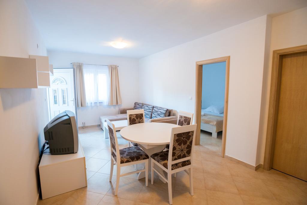 Rujno Apartments Starigrad Paklenica Cameră foto